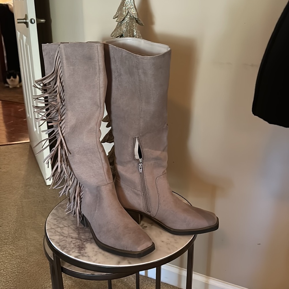 Brand New SO tan boots with Fringe 8.5 - Picture 3 of 6